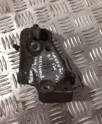 Volvo V70 Engine mounting bracket 8634123 1285