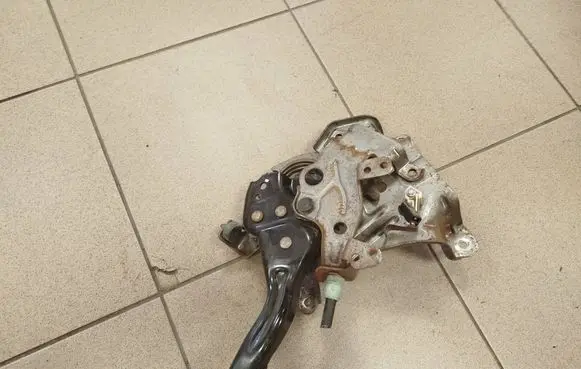 Chrysler Town u0026 Country V Handbrake/parking brake lever assembly 04877802AD