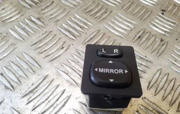 Toyota Avensis Verso Wing mirror switch 769746A