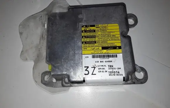 Toyota Avensis T270 Airbag control unit/module 8917005321
