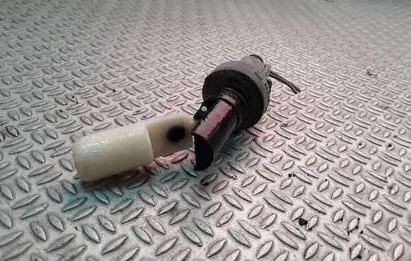Opel Signum Windshield washer fluid level sensor 