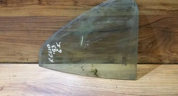 Renault Clio I Rear vent window glass 