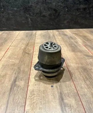 Engine mount bracket