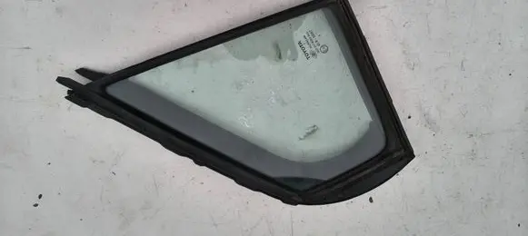 Toyota Yaris Front door vent window glass four-door 