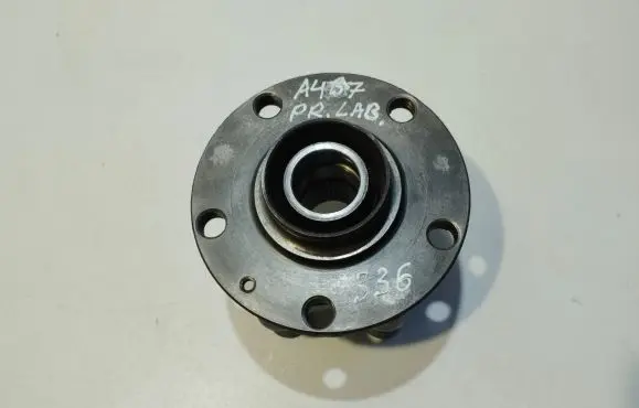 Audi A4 S4 B7 8E 8H Front wheel hub spindle knuckle 4D0407625H