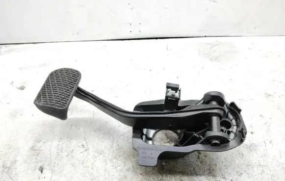 Mercedes-Benz C W205 Brake pedal A2052920515 2925