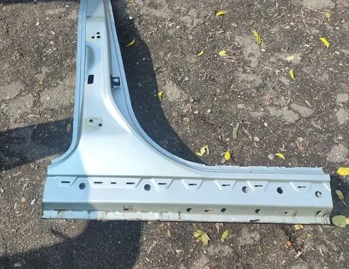 Ford Explorer V Pillar (middle) 