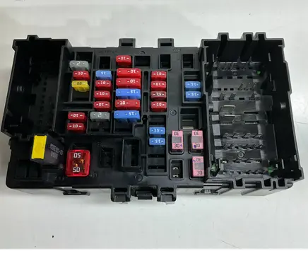 Cadillac Escalade IV Fuse box set 718845576 84114432 826276022