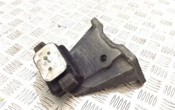 BMW 5 E60 E61 Engine mount bracket 6761108