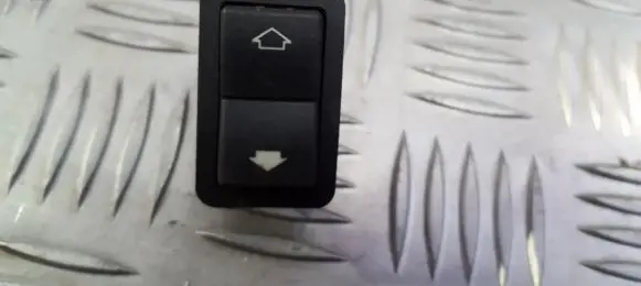 BMW 5 E39 Electric window control switch 8368974