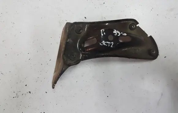 Skoda Octavia Mk2 (1Z) Fender mounting bracket 