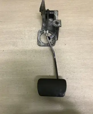 Mercedes-Benz E W211 Brake pedal A2112941001