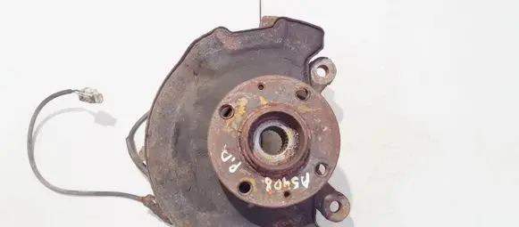 Suzuki Swift I Front wheel hub