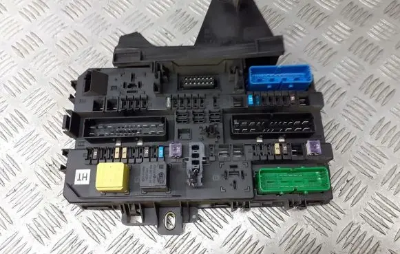 Opel Astra H Fuse box cover 13115937