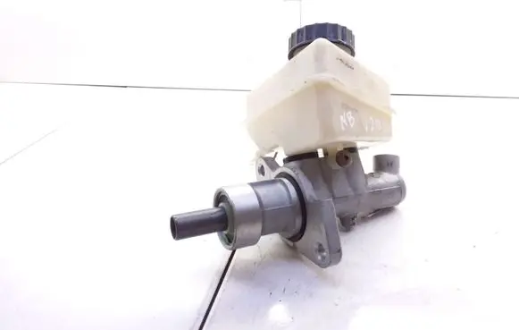 Mercedes-Benz E W210 Master brake cylinder A2024300202