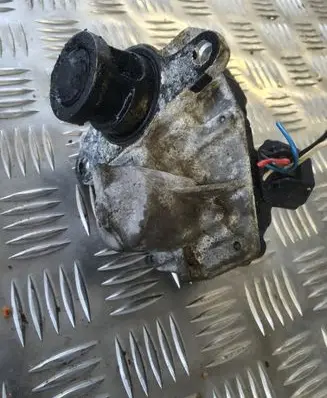 Nissan Qashqai EGR valve 147101478R 82001061904