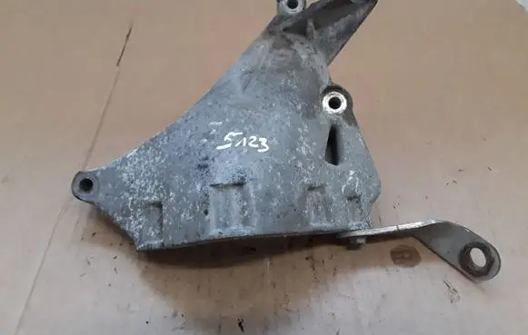 Volkswagen Polo V 6R Engine mounting bracket 03P199206
