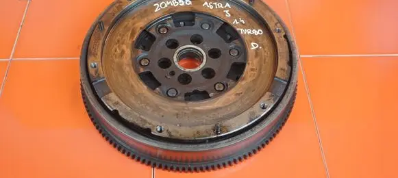 Opel Astra J Dual mass flywheel 55583705 20MB38