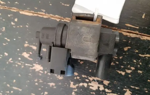 Audi A8 S8 D3 4E Turbo solenoid valve