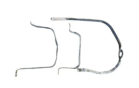 Fuel tank mounting bracket