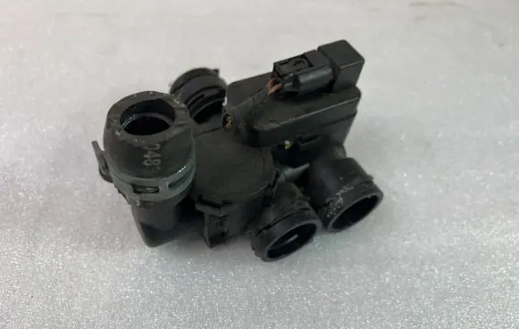 Mercedes-Benz E W211 Coolant heater control valve A2118320684