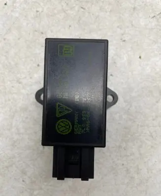 Volkswagen Touran I Seat heating relay 7L0959772 04404
