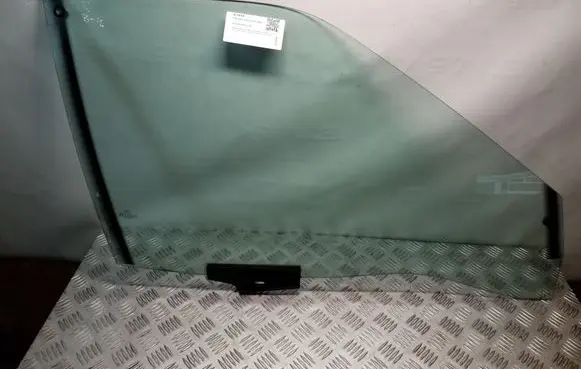 Audi 80 90 S2 B4 Front door window glass four-door 