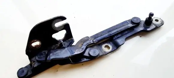 Audi A4 S4 B5 8D Tailgate/trunk/boot hinge 3B5827302