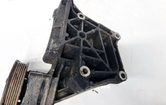 Opel Vectra B Engine mounting bracket 90502550