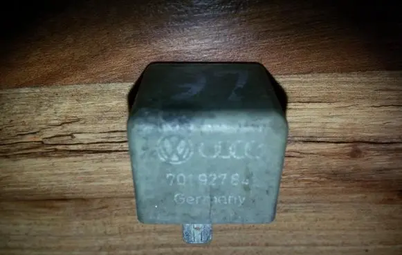 Volkswagen Golf III Other relay 701927841 899566