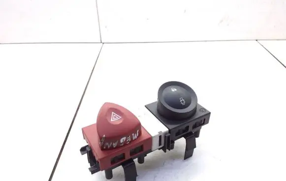 Renault Megane II Hazard light switch 8200095493 8200109723