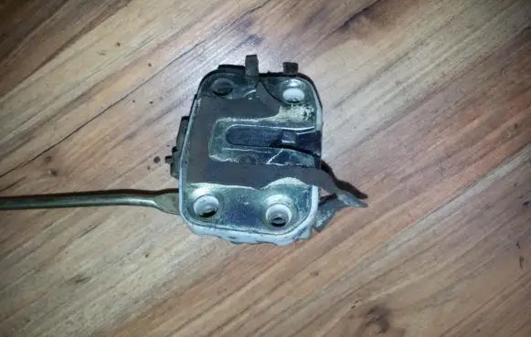 Mazda 323 Front door lock