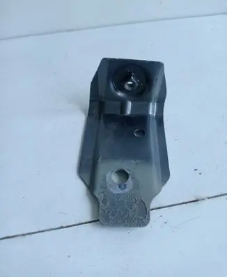 Fender mounting bracket