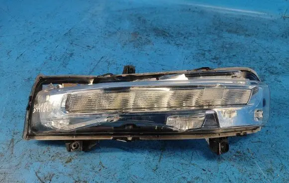 Ford Mustang VI Front bumper turn signal JR3B13201A