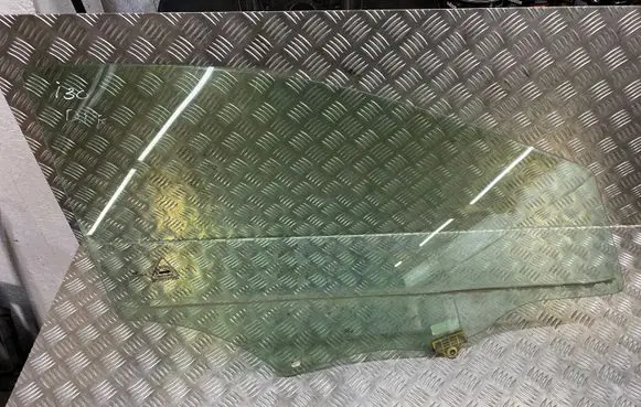 Hyundai i30 Front door window glass four-door