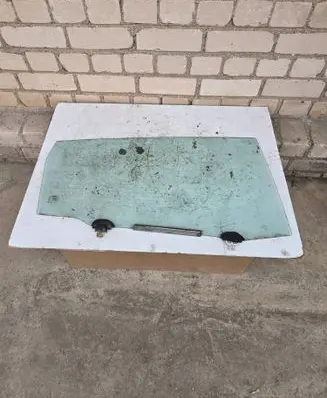 Toyota Corolla Verso E121 Rear door window glass 