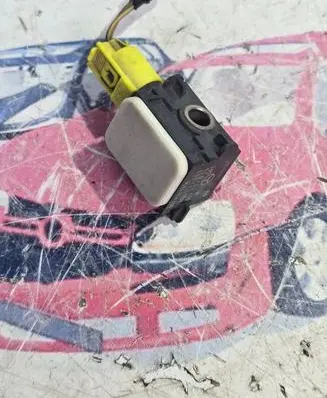 Mercedes-Benz ML W164 Airbag deployment crash/impact sensor 0038202926 211005 12402036