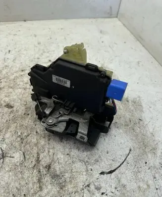 Volkswagen Polo IV 9N3 Front door lock 3b1837016cc