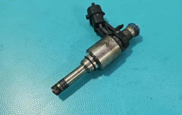Hyundai ix35 Fuel injector 0261500100 IMPRK1597175