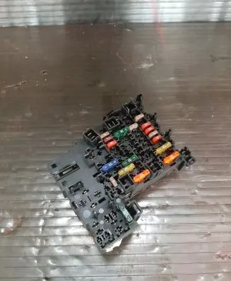 Volkswagen Golf VII Fuse module 5Q0937615
