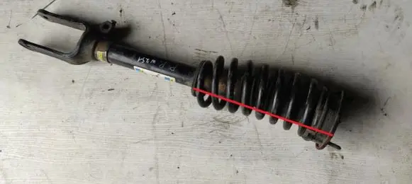 Mercedes-Benz R W251 Front shock absorber with coil spring A2513202813 A2513200330