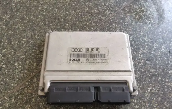 Audi A4 S4 B6 8E 8H Engine control unit/module 8E0907557 0261206051