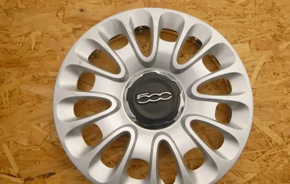 Fiat 500L R15 wheel hub/cap/trim 735522921
