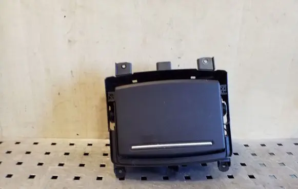 Cup holder front