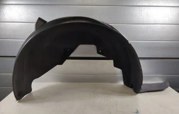 Rear arch fender liner splash guards