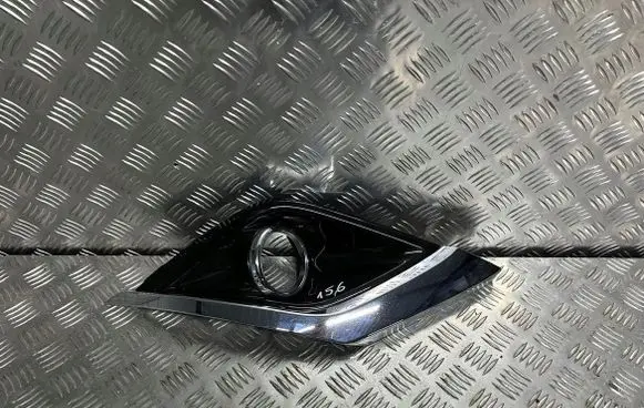 Mitsubishi Outlander Front fog light trim/grill 6400G977