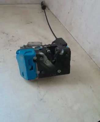 Volvo S60 Front door lock 30663040