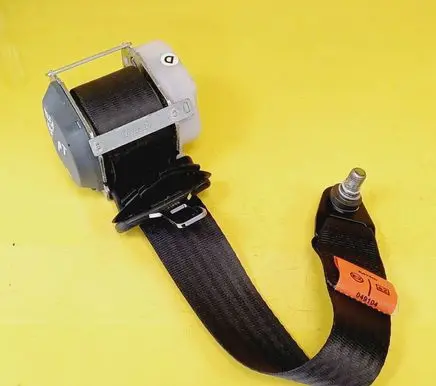 Rear seatbelt