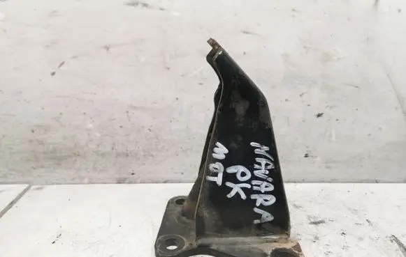 Nissan Navara D40 Engine mounting bracket