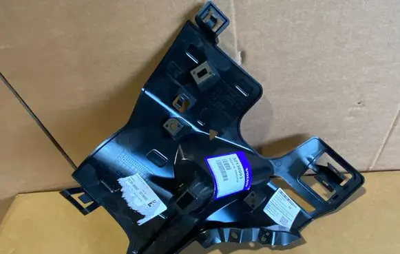 Volvo XC40 Front bumper mounting bracket 32136093